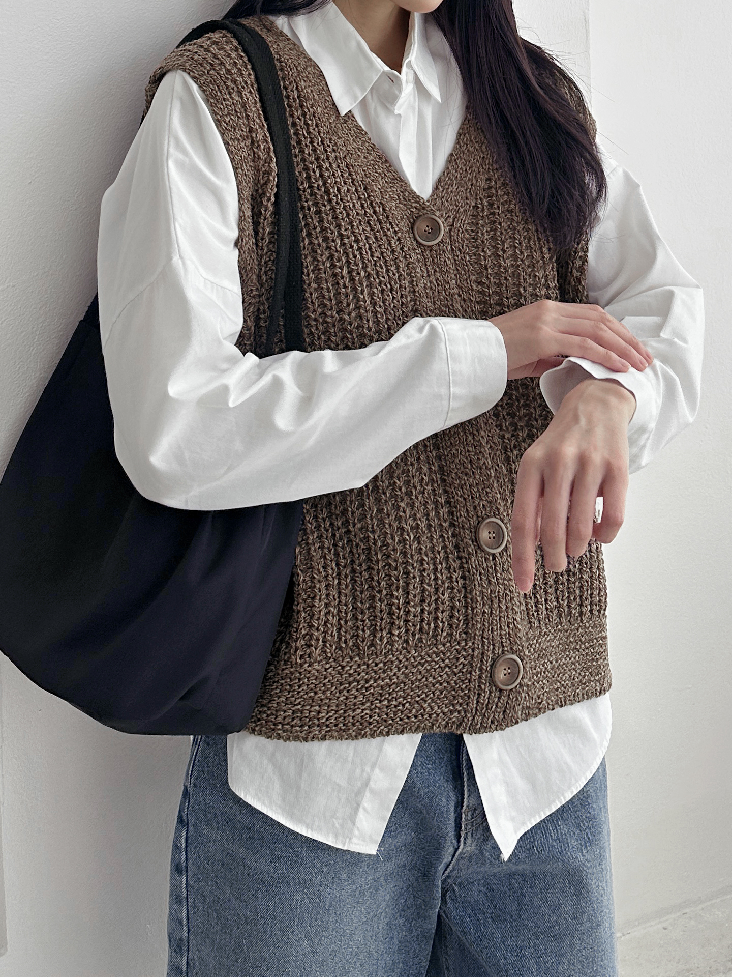 Vネックボタンニットベスト | レディースファッション通販 - DHOLIC