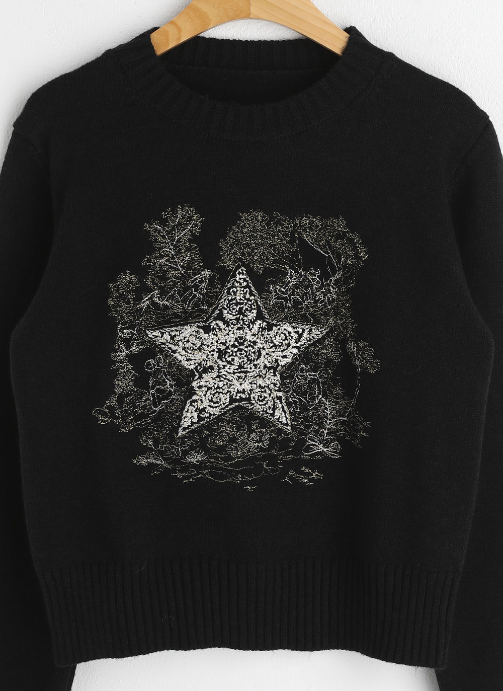 スター刺繍ラウンドネックニット | レディースファッション通販 - DHOLIC