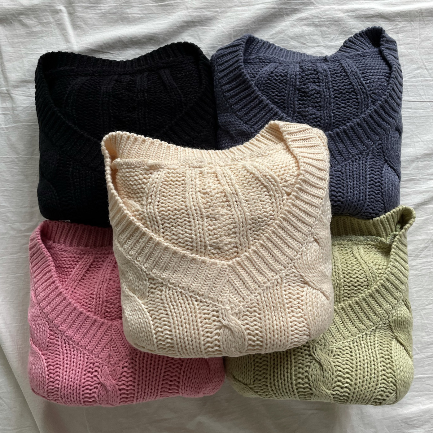 Vネッククロップドケーブルニット | レディースファッション通販 - DHOLIC