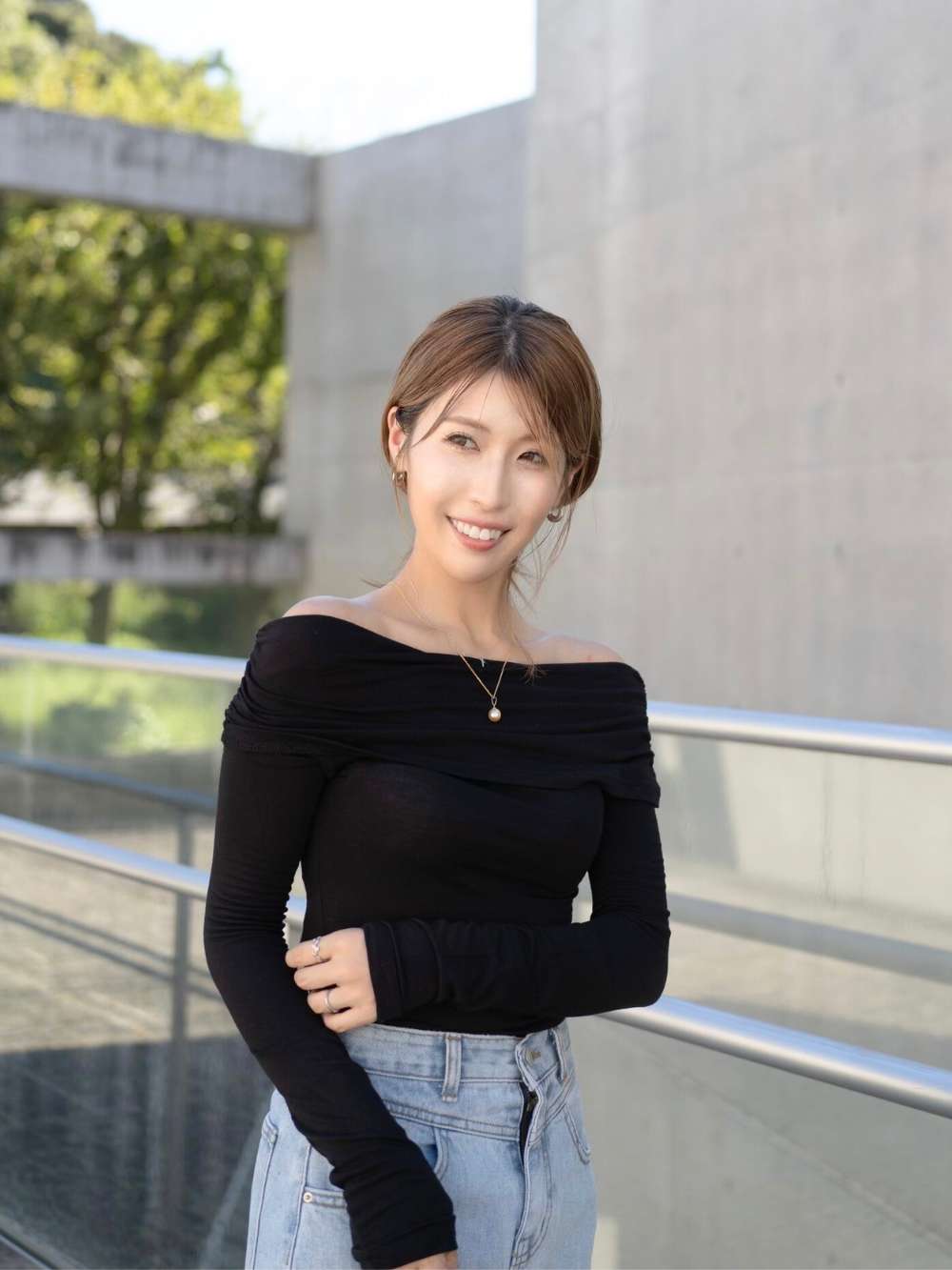 スリムフィットオフショル長袖Tシャツ | レディースファッション