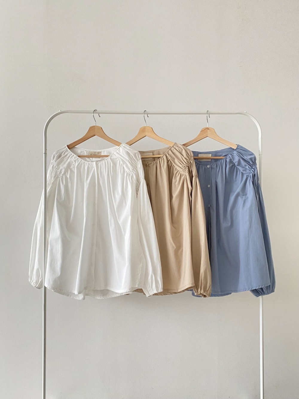 シャーリングショルダーボタンブラウス | 詳細画像22