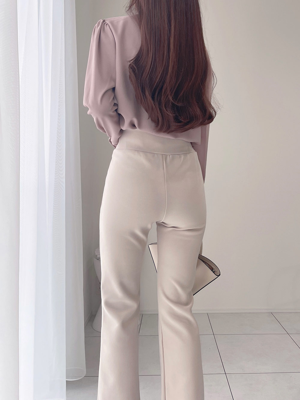 センターピンタックストレッチフレアパンツ | レディース