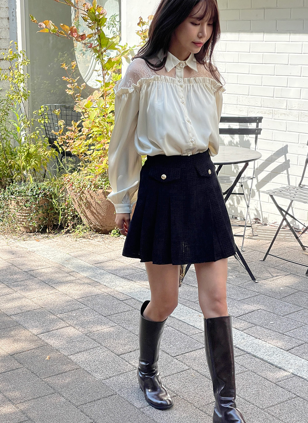 パール調ボタンレースフリルサテンブラウス | レディースファッション