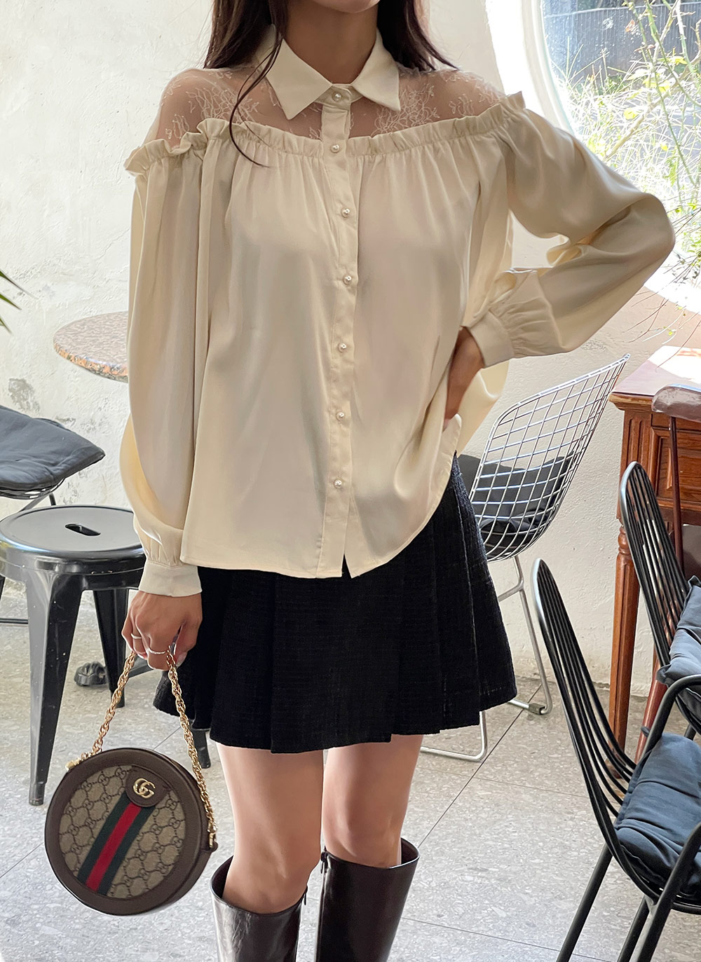 パール調ボタンレースフリルサテンブラウス | レディースファッション