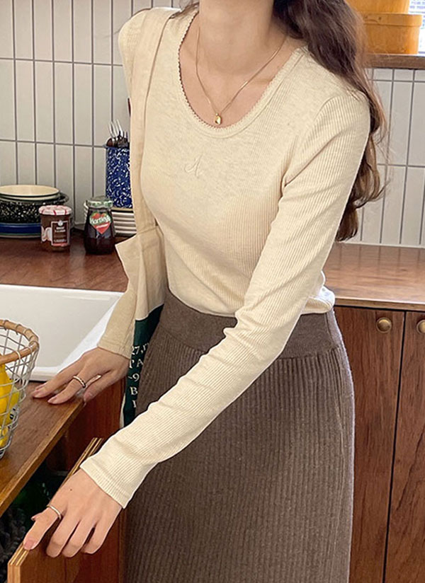 モダール混Uネック刺繍リブTシャツ |