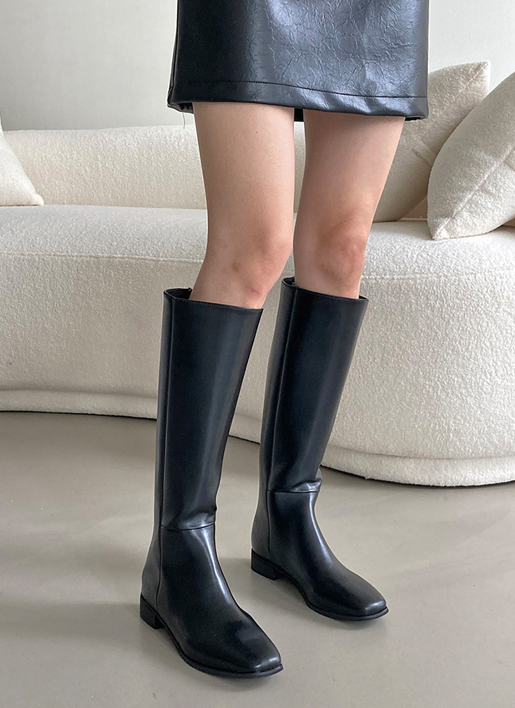 PELLICOのセミスクエアトゥのショートブーツ”でつくるパンツと