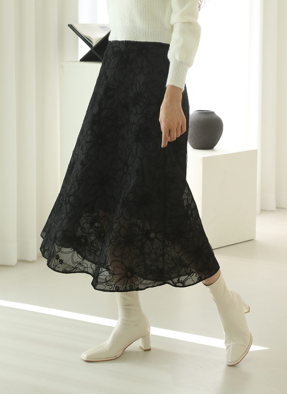 美品　アイボリー 花柄刺繍 Aラインスカート aviole-9.jpg