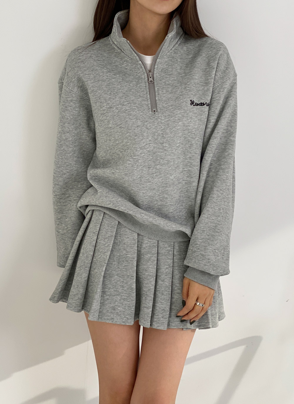 新品未使用品 ホリデイ　グレーミニスカート スウェット素材 裏起毛刺繍ジップスウェット&ミニスカートSET | レディース