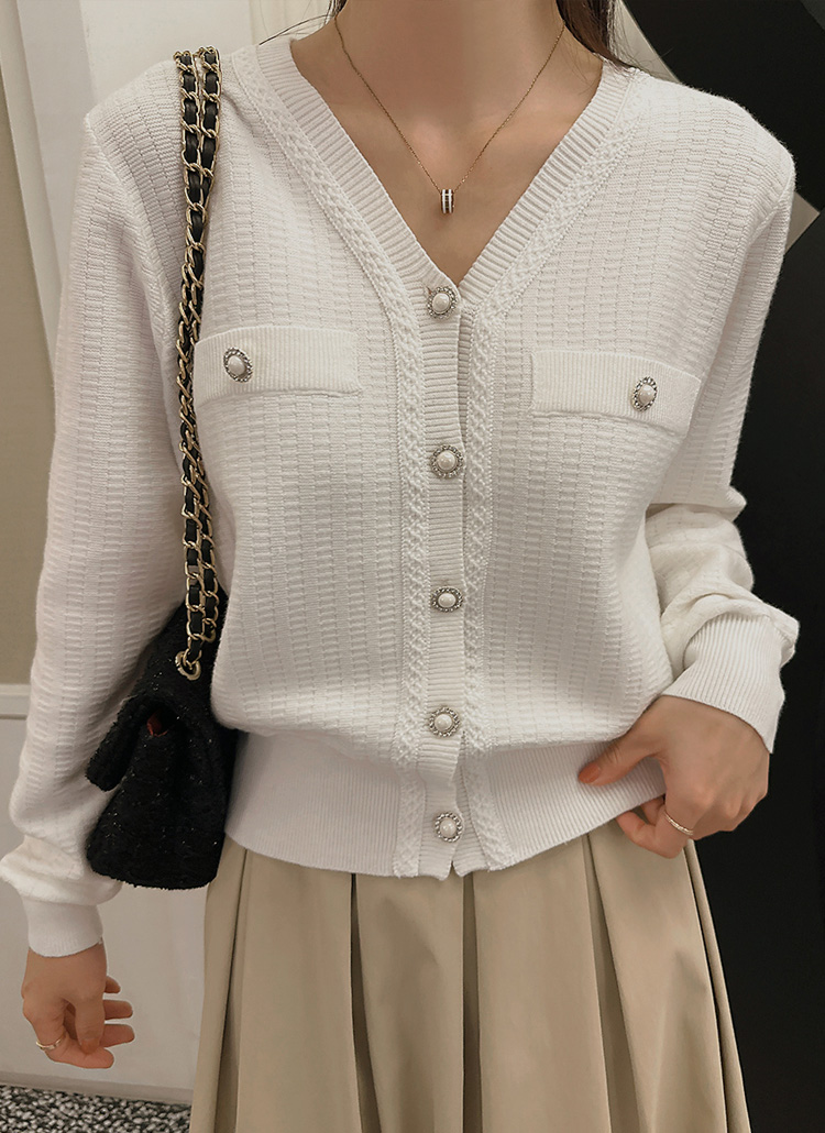 ビジューボタンVネックカーディガン | レディースファッション通販