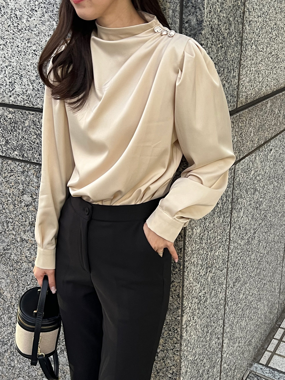 極美品deresデレス Natalie/ボトルネックドレープブラウス 完売品 極美品deresデレス Natalie/ボトルネックドレープブラウス 完売