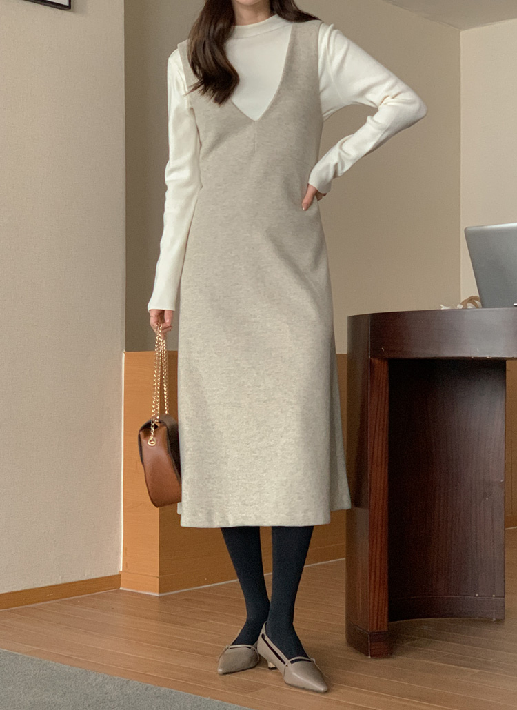 Vネックウールワンピース WEB限定カラーあり】ウール圧縮スムース V