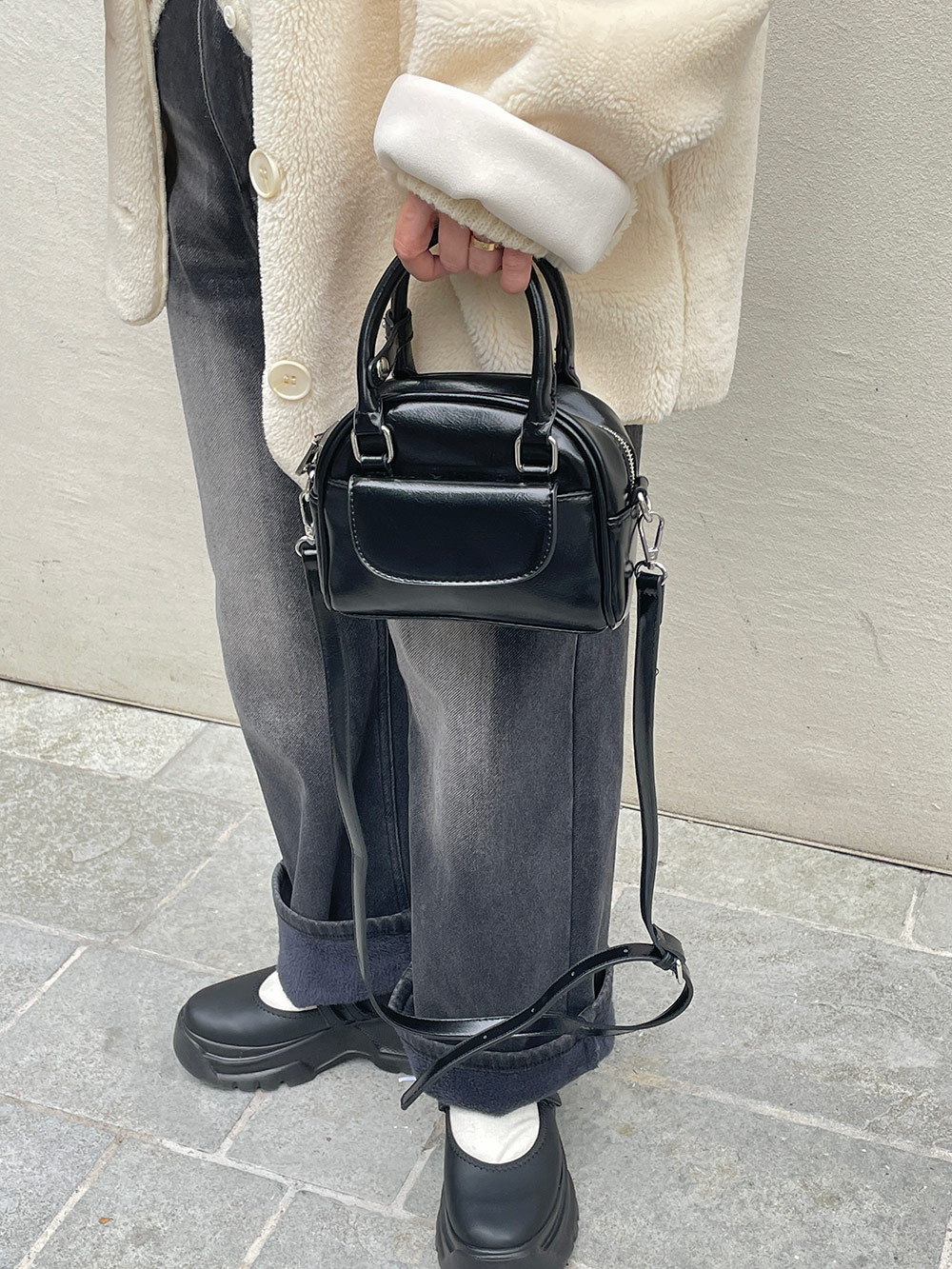 CTHY ビックハーフムーンショルダーバック ブラック CTHY BIG HALF MOON SHOULDER BAG ハーフムーン