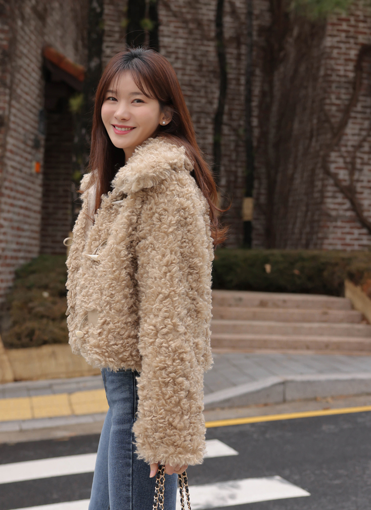 タグ付き新品★ZARA フェイクボア トグル ジャケッ タグ付き新品☆ZARAのフェイクボアトグルジャケット☆ゴールデン