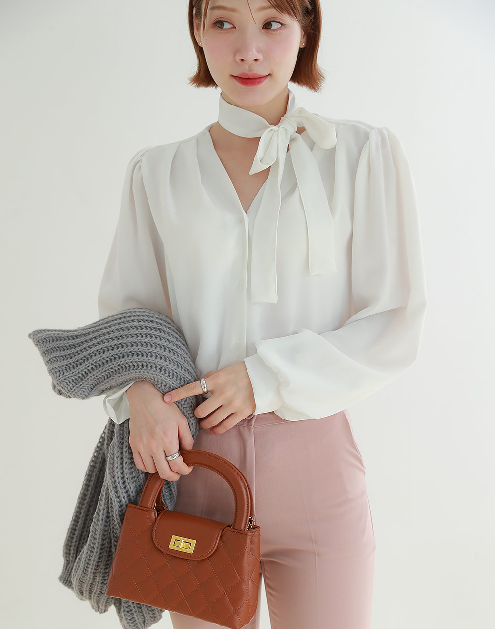 ストラップ付Vネックパフスリーブブラウス | DHOLIC | 詳細画像5