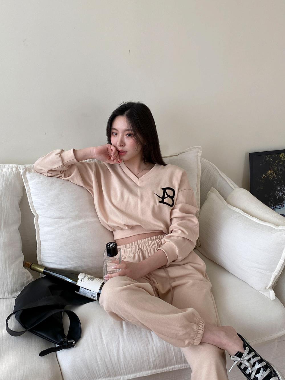 B刺繍Vネックスウェット&ドロストジョガーパンツSET | レディース