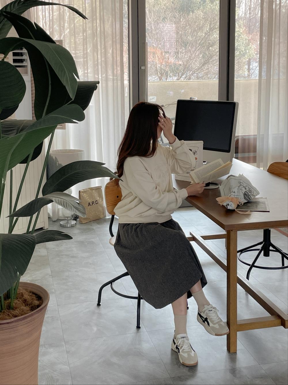 オーバル刺繍レタリングスウェット | レディースファッション通販 - DHOLIC