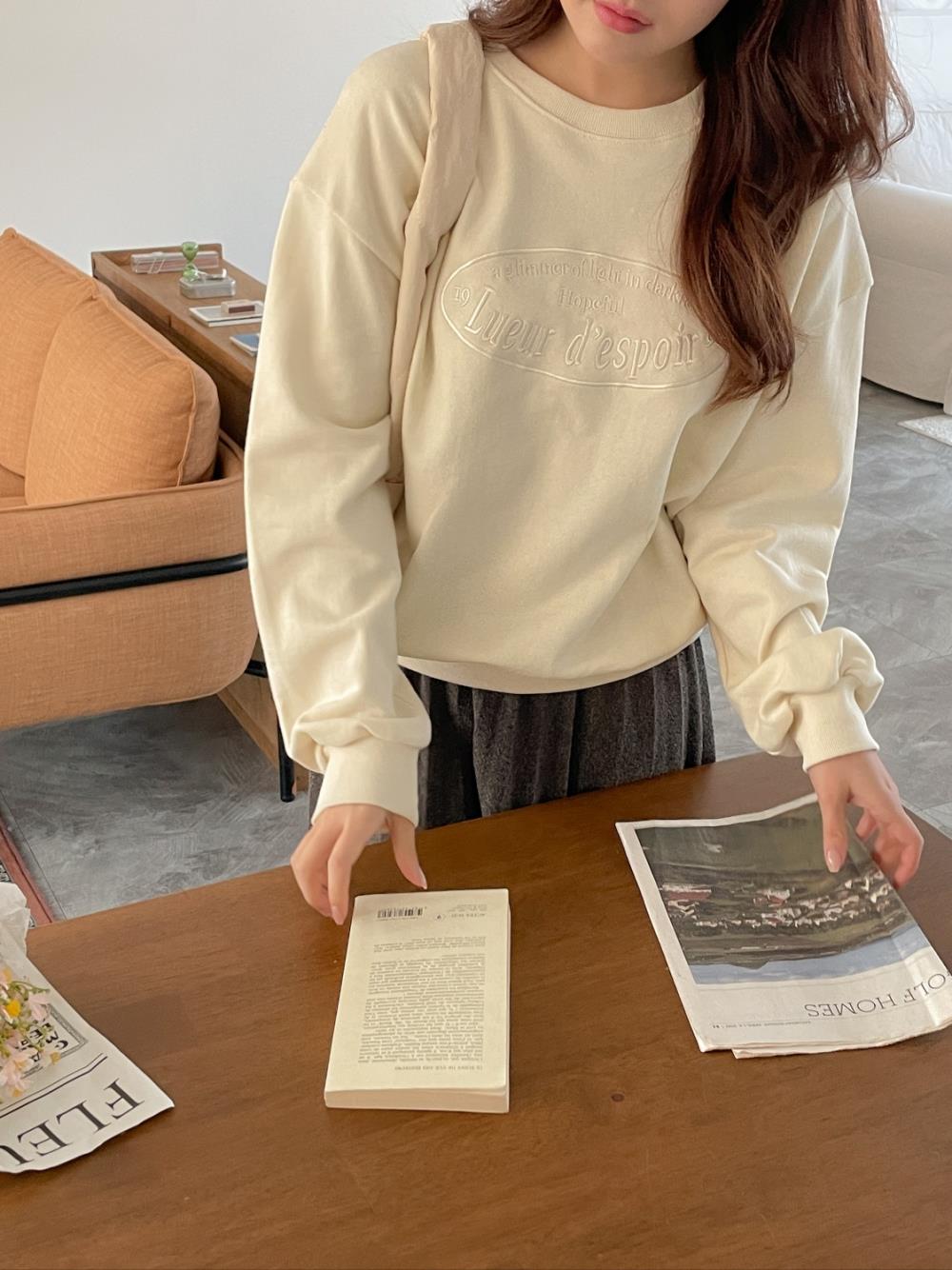 ドゥファミリィ。コットン ベージュ トレーナー新品未使用タグ付き オーバル刺繍レタリングスウェット | レディースファッション通販 - DHOLIC