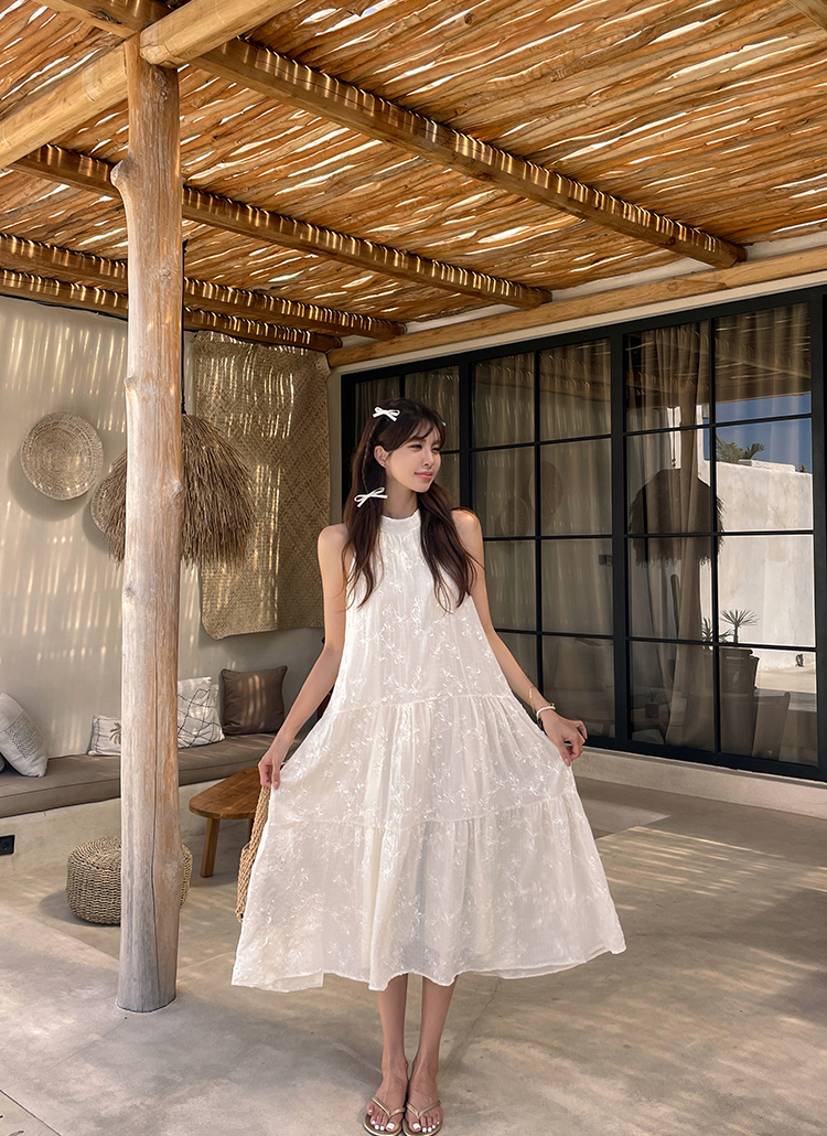 ホルターネックフラワー刺繍ワンピース | レディースファッション通販