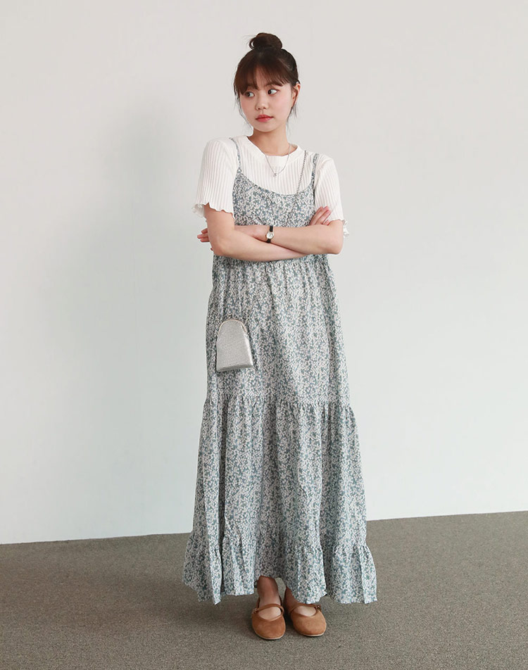 クリーム色ブルー花柄ティアードキャミワンピース 花柄ティアードキャミワンピース | レディースファッション通販