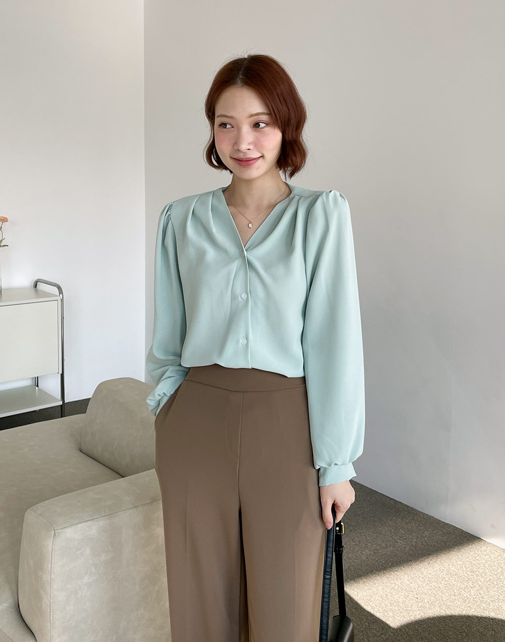 ストラップ付Vネックパフブラウス | DHOLIC | 詳細画像2