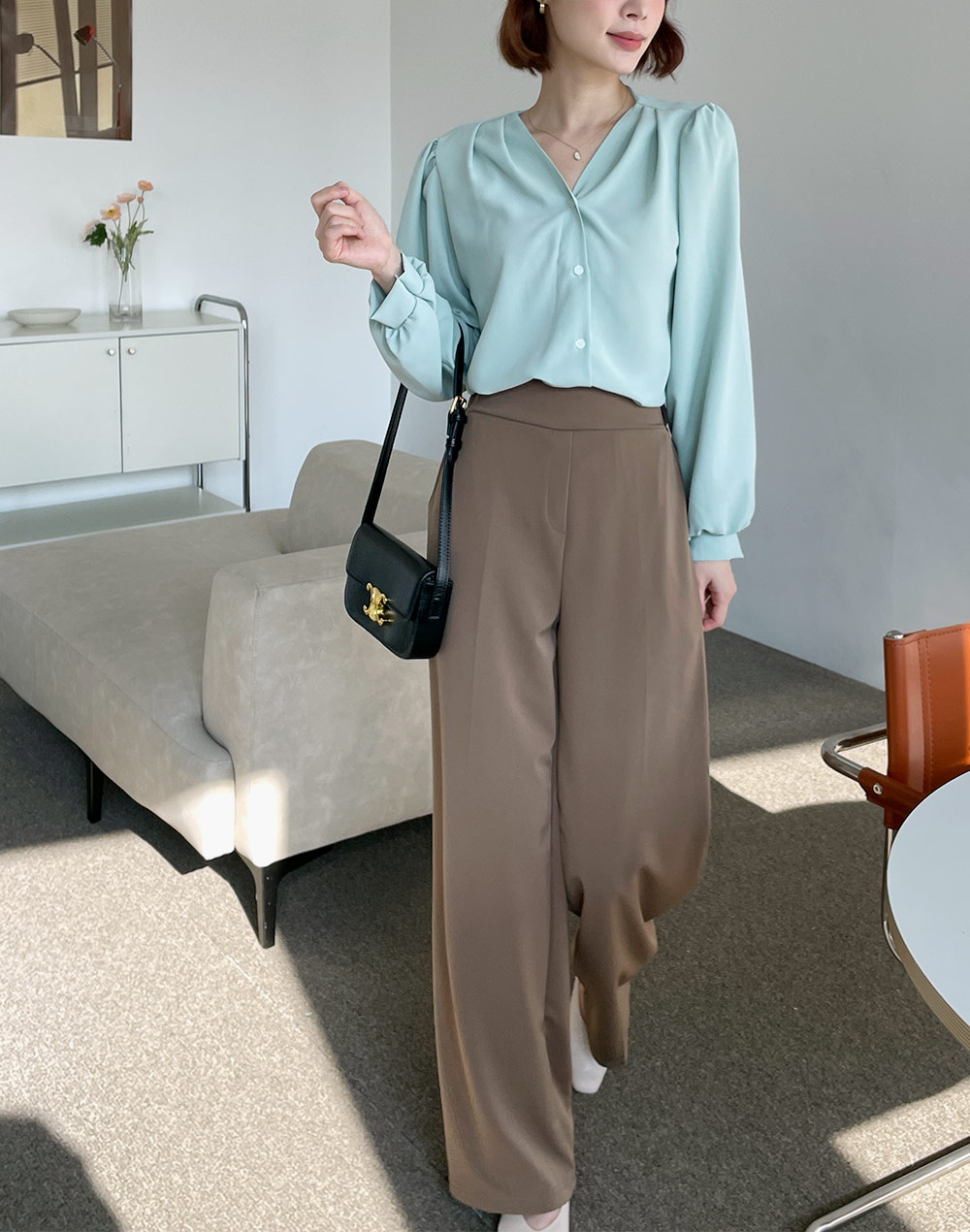 ストラップ付Vネックパフブラウス | DHOLIC | 詳細画像3