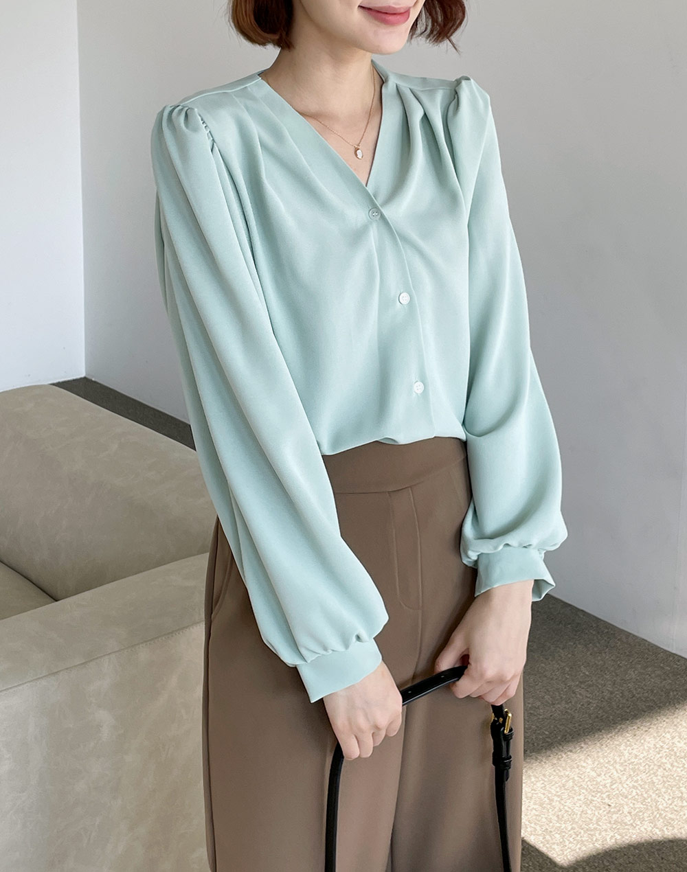 ストラップ付Vネックパフブラウス | DHOLIC | 詳細画像4