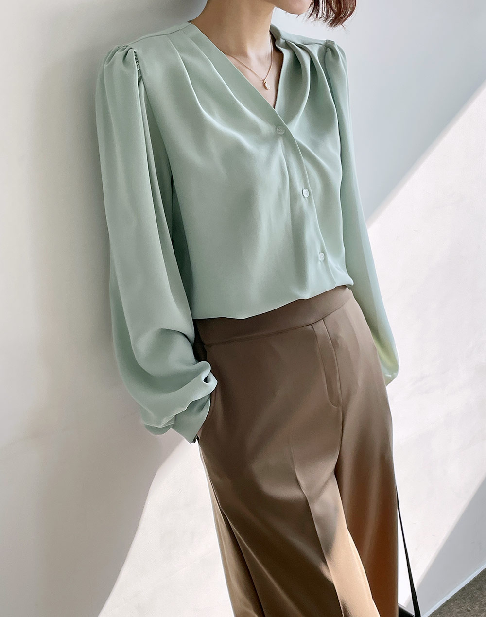 ストラップ付Vネックパフブラウス | DHOLIC | 詳細画像8