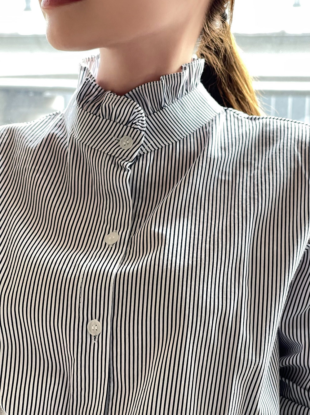 2TYPEフリルハイネックシャツ | レディースファッション通販 - DHOLIC