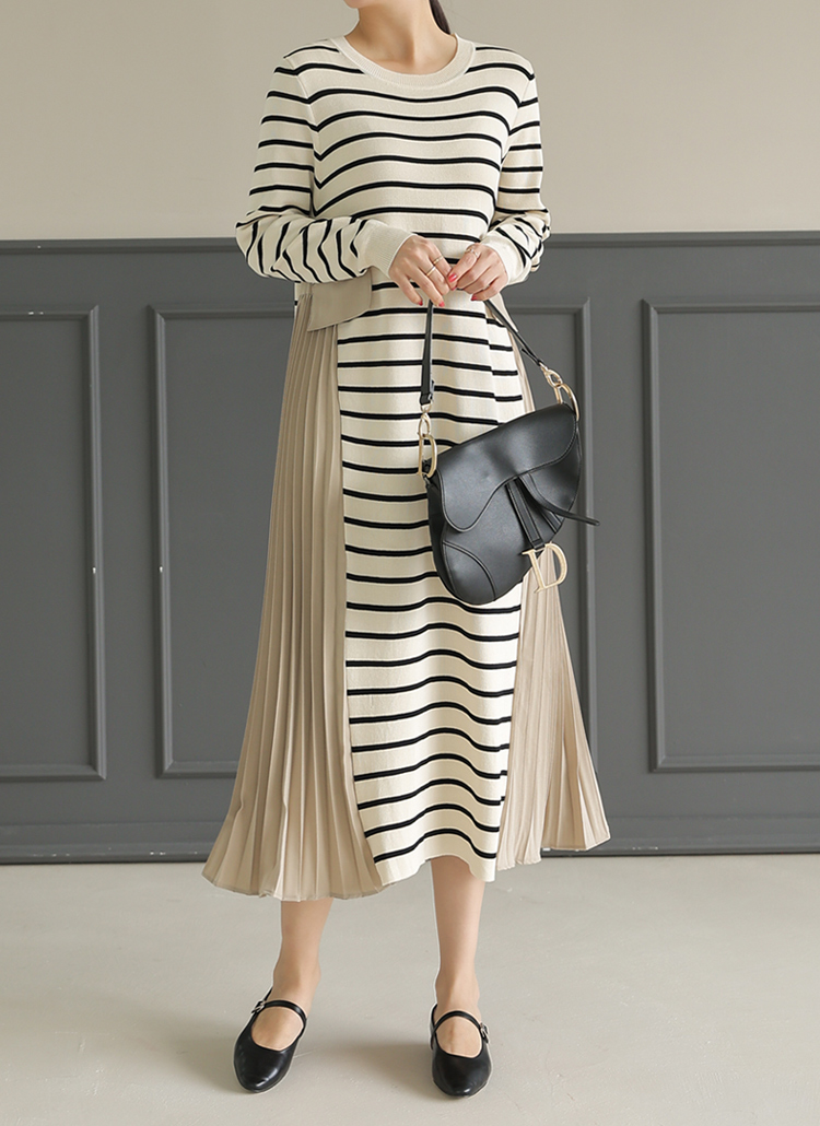 未使用 ベルンハルトウィルヘルム ワンピース プリーツ ボーダー サイドプリーツボーダースウェットワンピース | レディース