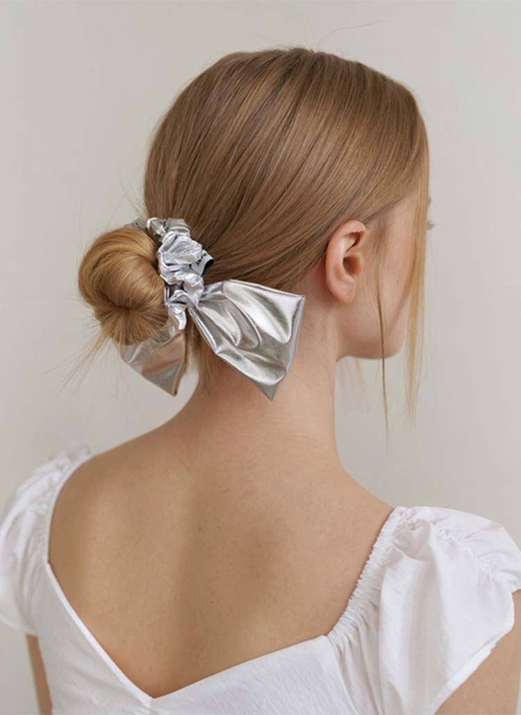 グロッシーリボンシュシュ(silver) | レディースファッション通販 - DHOLIC