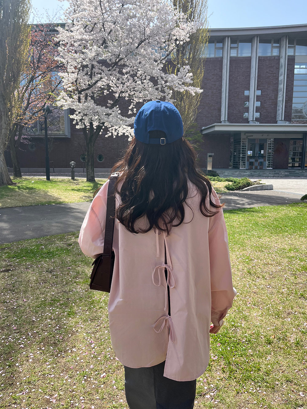 後ろリボンオーバーサイズシャツ | レディースファッション通販 - DHOLIC