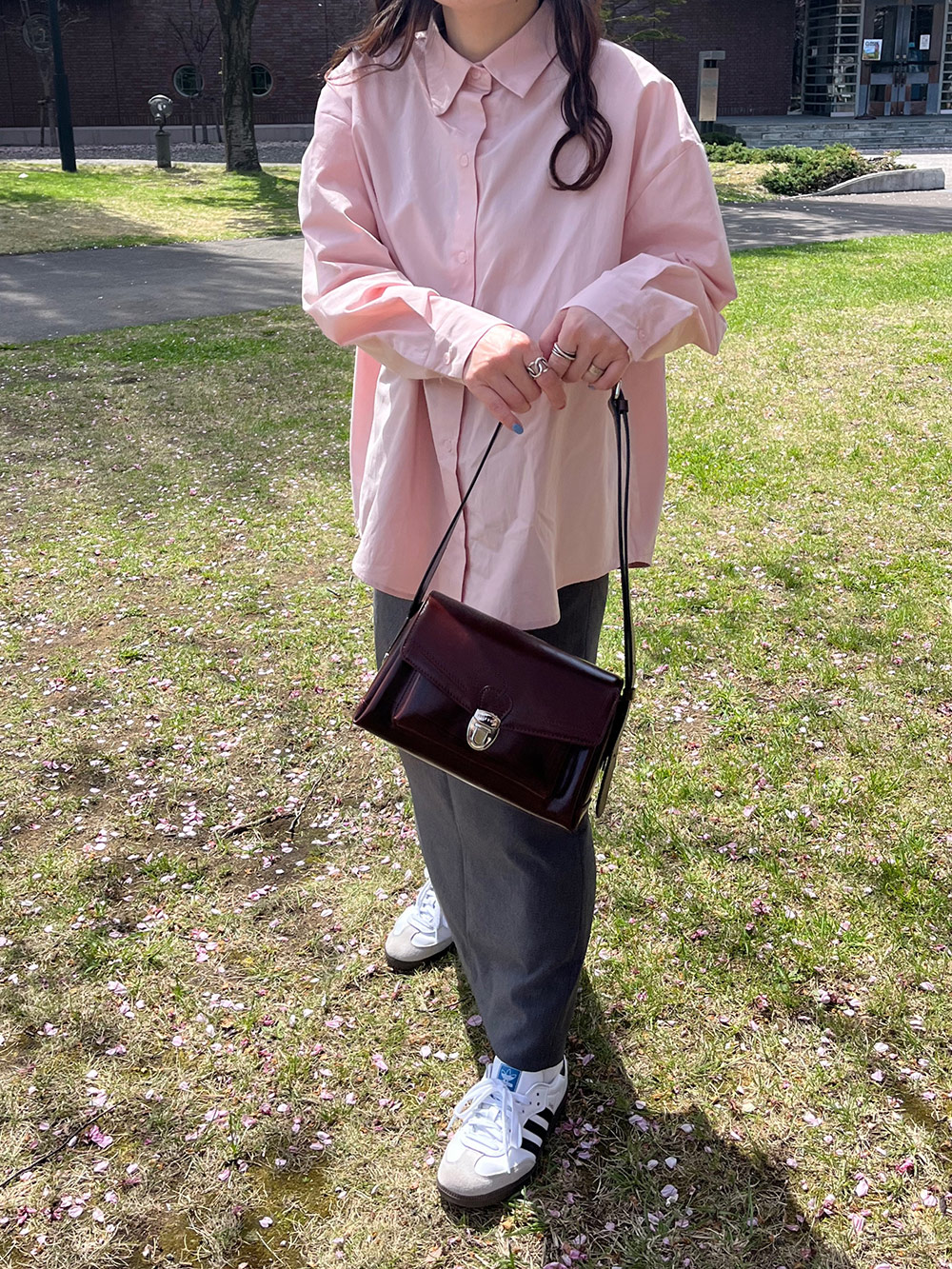 後ろリボンオーバーサイズシャツ | レディースファッション通販 - DHOLIC