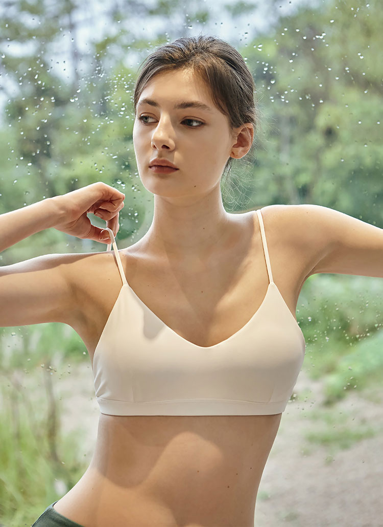 カップ付Vネックブラトップ(ホワイト) | レディースファッション通販