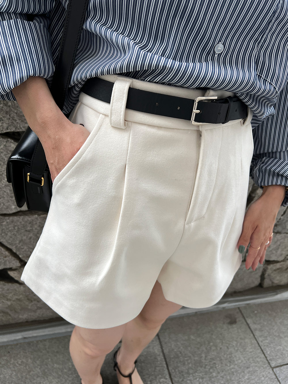 ZIMMERMANN ショートパンツ タック入り ベルト付き【関税なし】 ベルト付き 2タックショートパンツ [M4111] - レディース