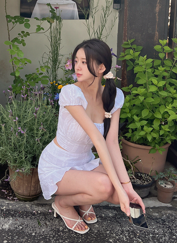 花柄刺繍スクエアキャップブラウス&ミニスカートSET | レディース