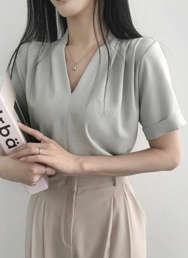 Vネックタックショルダー半袖ブラウス | レディースファッション通販