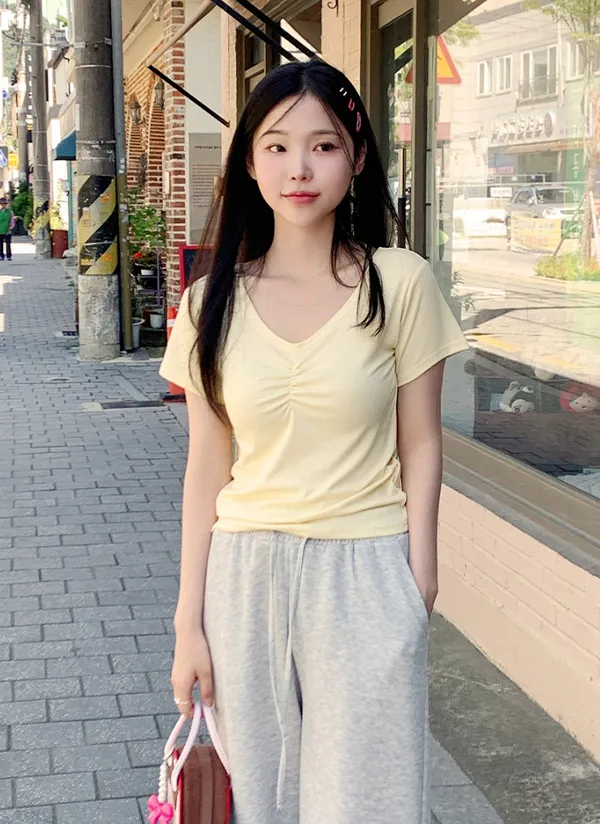 シャーリングVネック半袖Tシャツ | 66girls | 詳細画像1