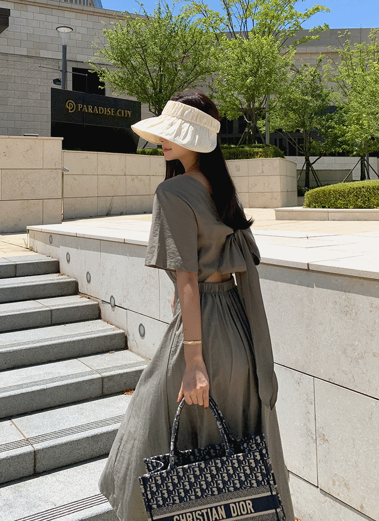 Dior ひざ丈ワンピース リボン付き Dior ひざ丈ワンピース リボン付き