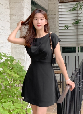 CERRIC ブラックノースリーブミニワンピースチャン・ウォニョン RYUN