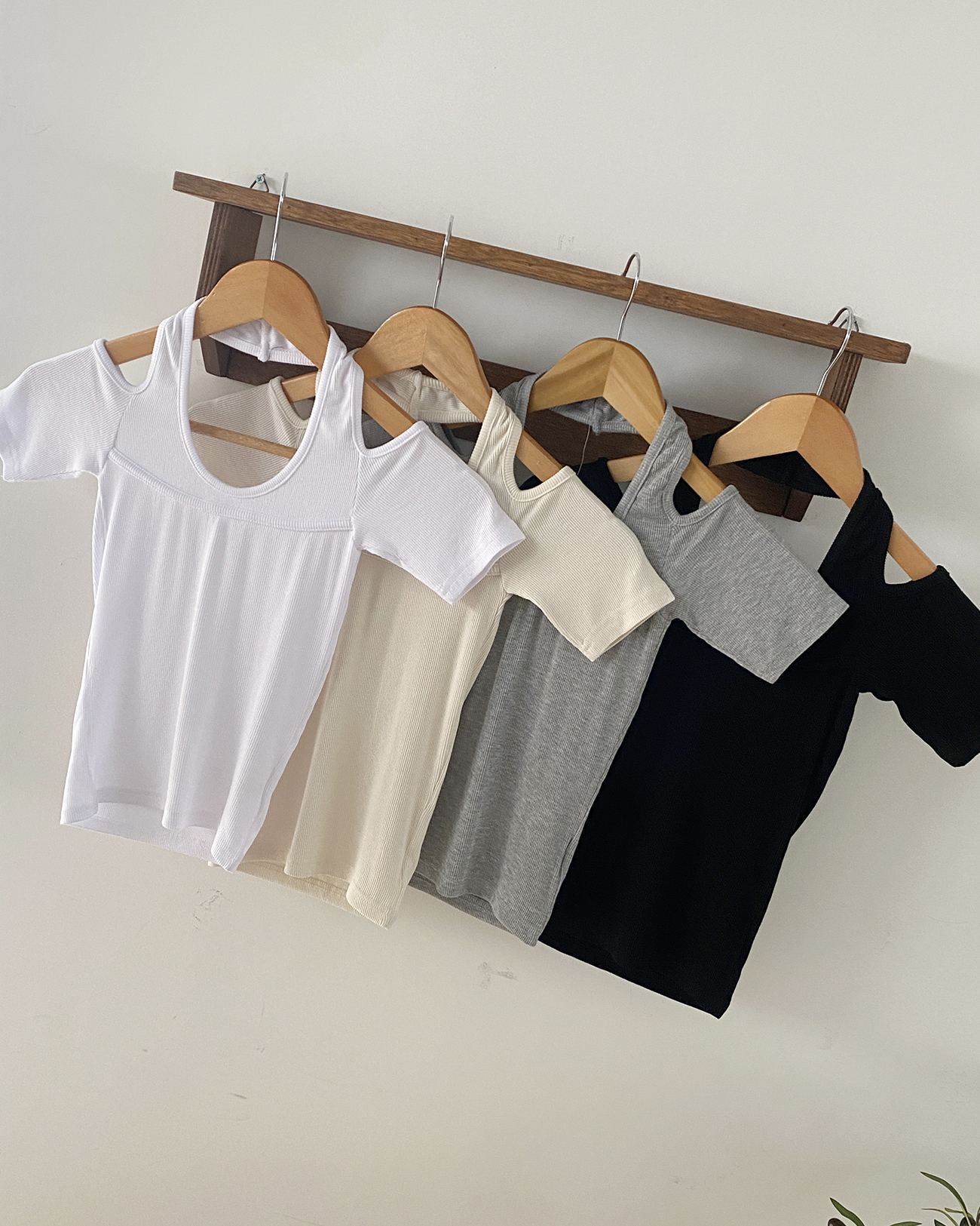 ラインオープンショルダーホルターネックリブTシャツ | 詳細画像12