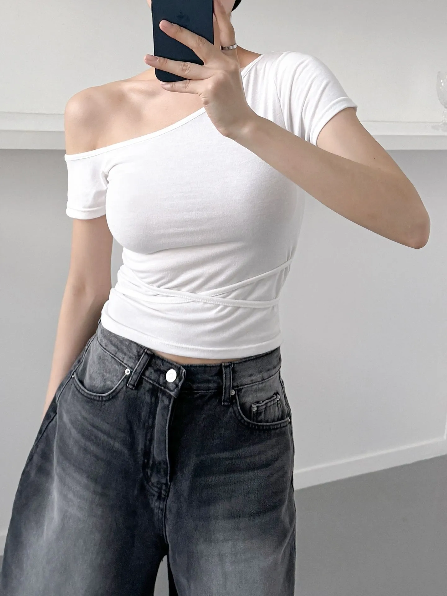 ワンショルダー半袖リボンクロップドTシャツ | 詳細画像1