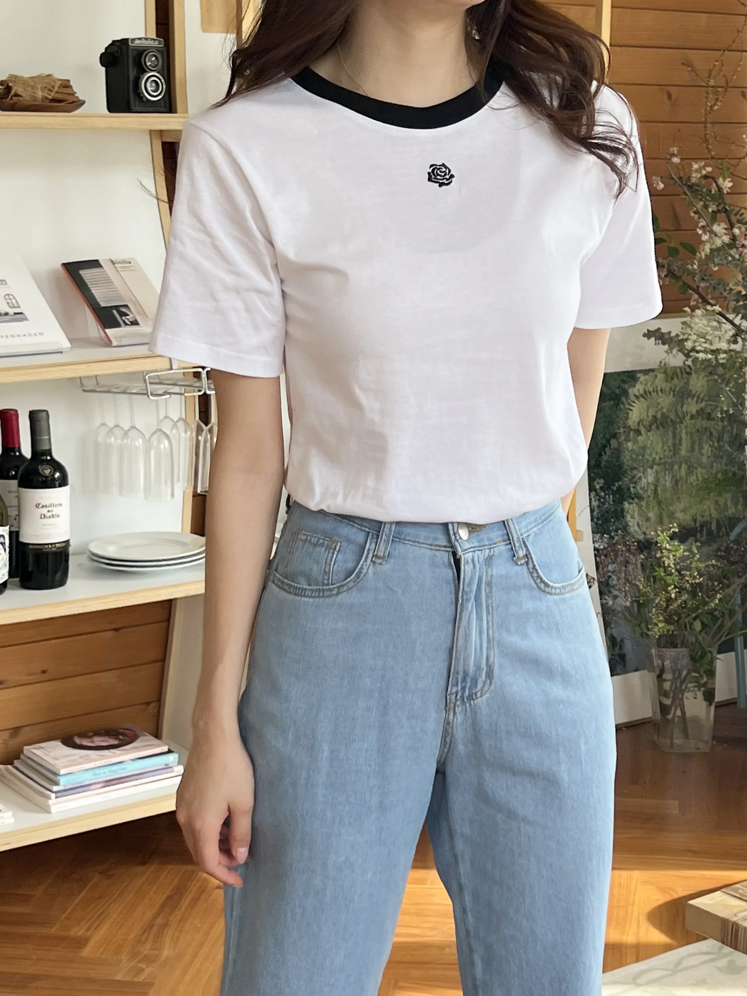 ローズ刺繍配色ラウンドネック半袖Tシャツ | 詳細画像1