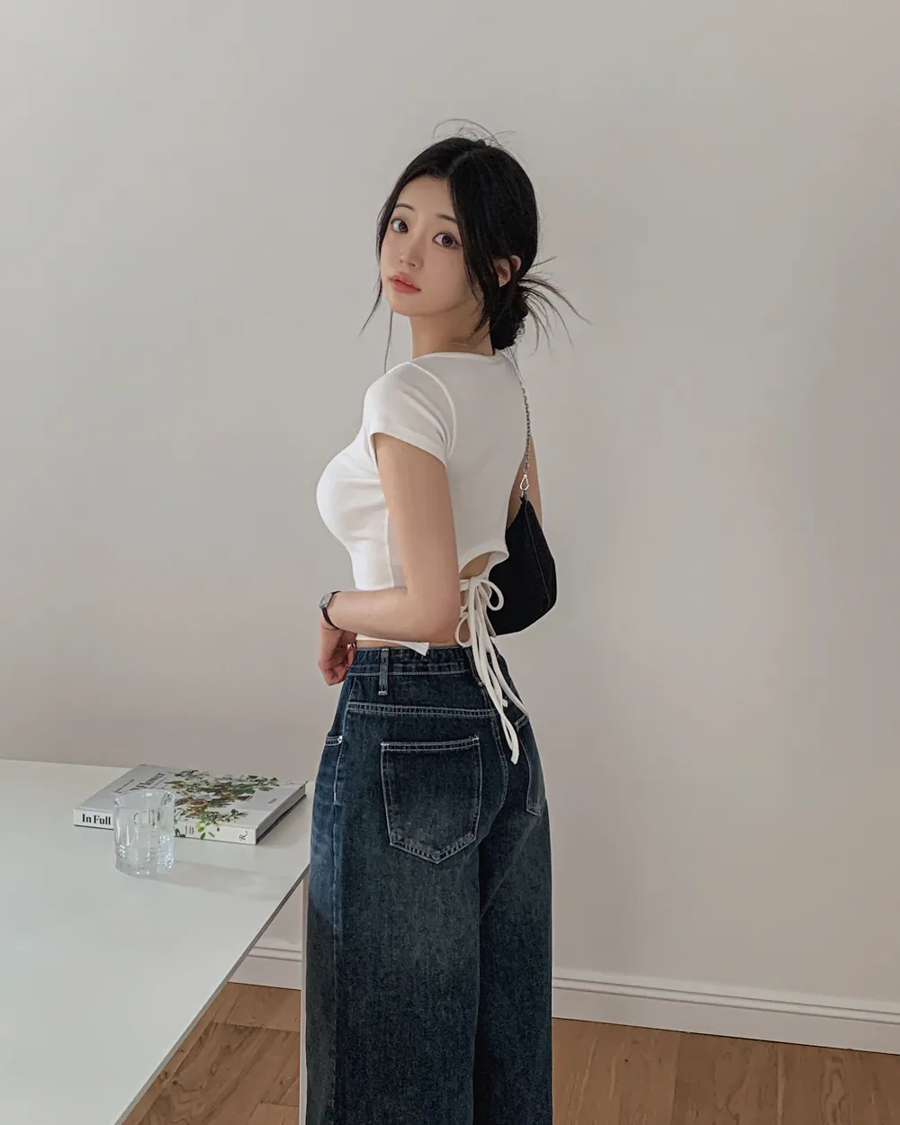Uネックバックストラップクロップド半袖Tシャツ | highclassic | 詳細画像1