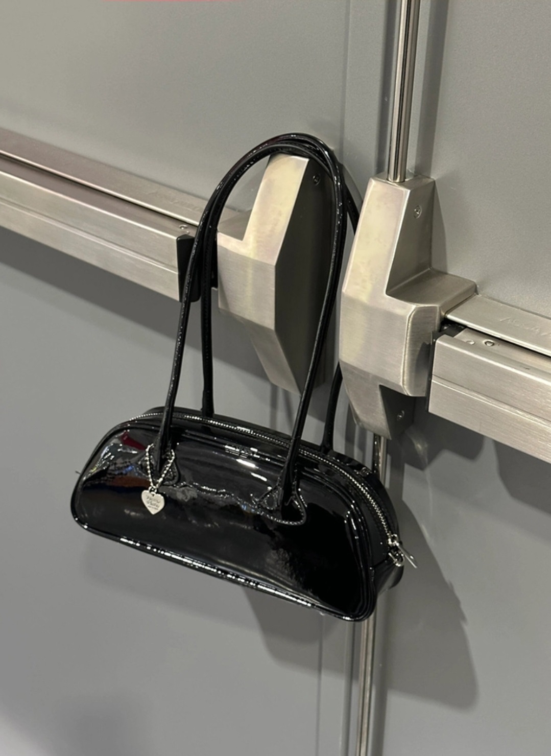 エナメル調トートバッグ | 詳細画像10