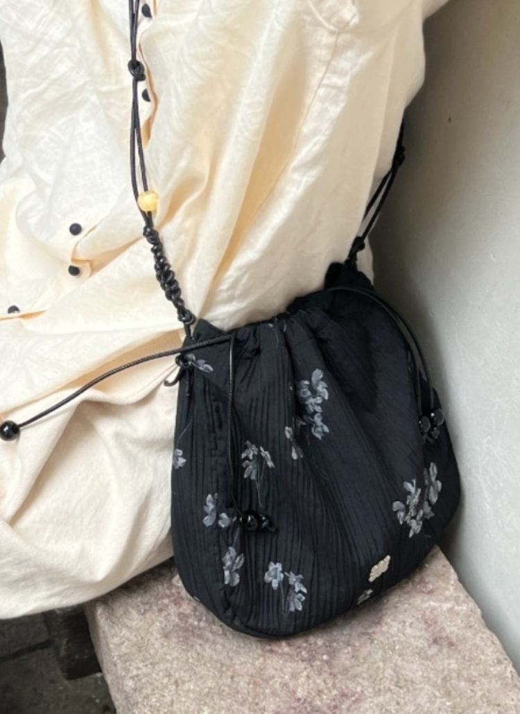 O.P.O.T. 花柄ショルダーバッグ 黒 花柄刺繍ショルダーバッグ（ショルダーバッグ）｜ANOTHER S（アナザー