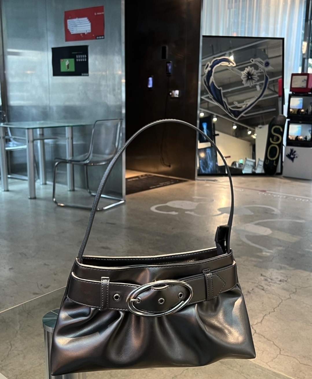 オーバルバックルベルト台形トートバッグ | 詳細画像6