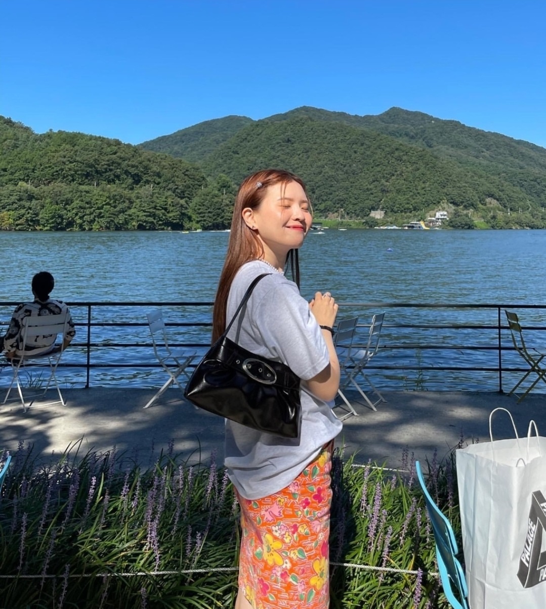 オーバルバックルベルト台形トートバッグ | 詳細画像10