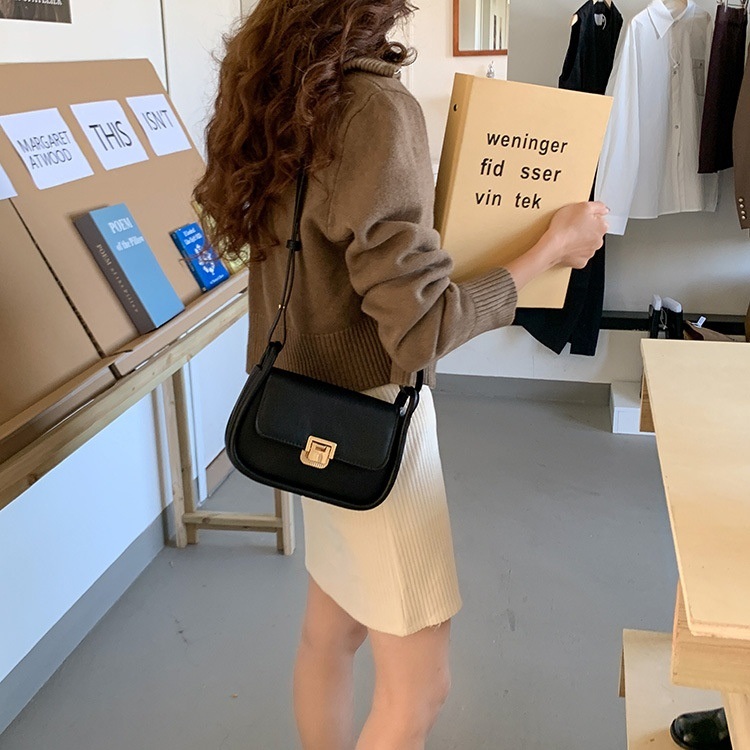 2WAYゴールドバックルフラップ台形バッグ | 詳細画像2