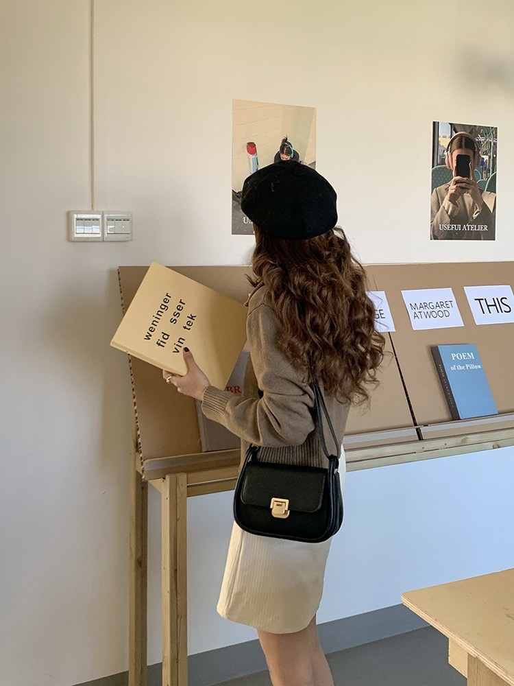 2WAYゴールドバックルフラップ台形バッグ | 詳細画像3