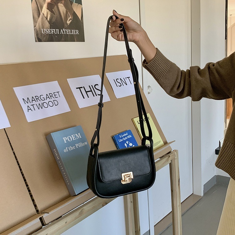 2WAYゴールドバックルフラップ台形バッグ | 詳細画像5